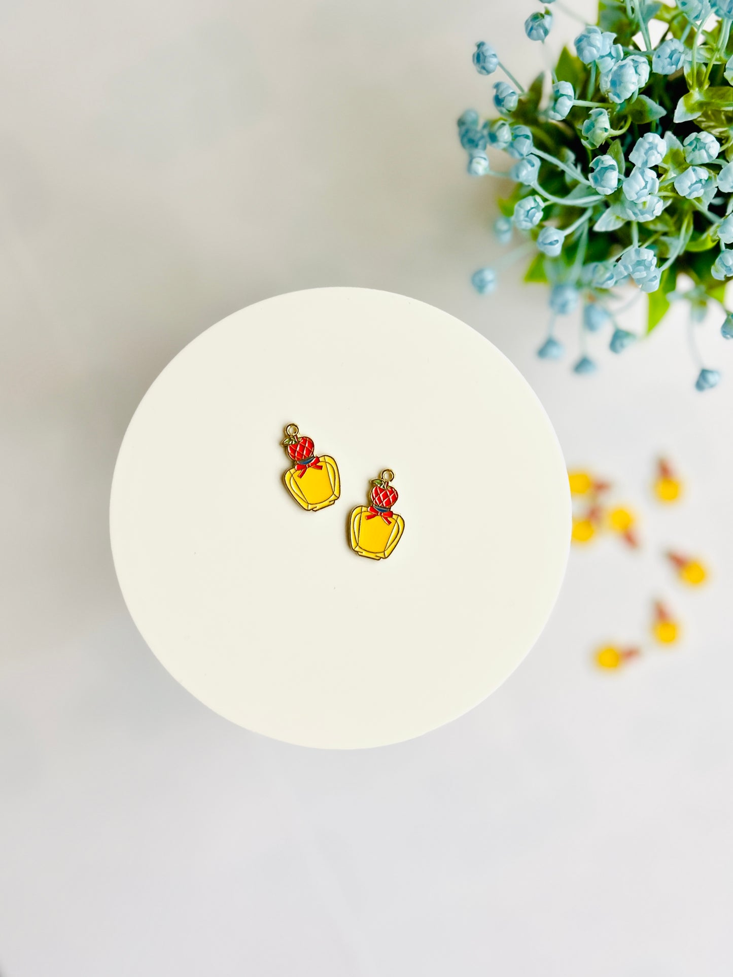 Fairest Princess Apple alloy charm 10 pcs