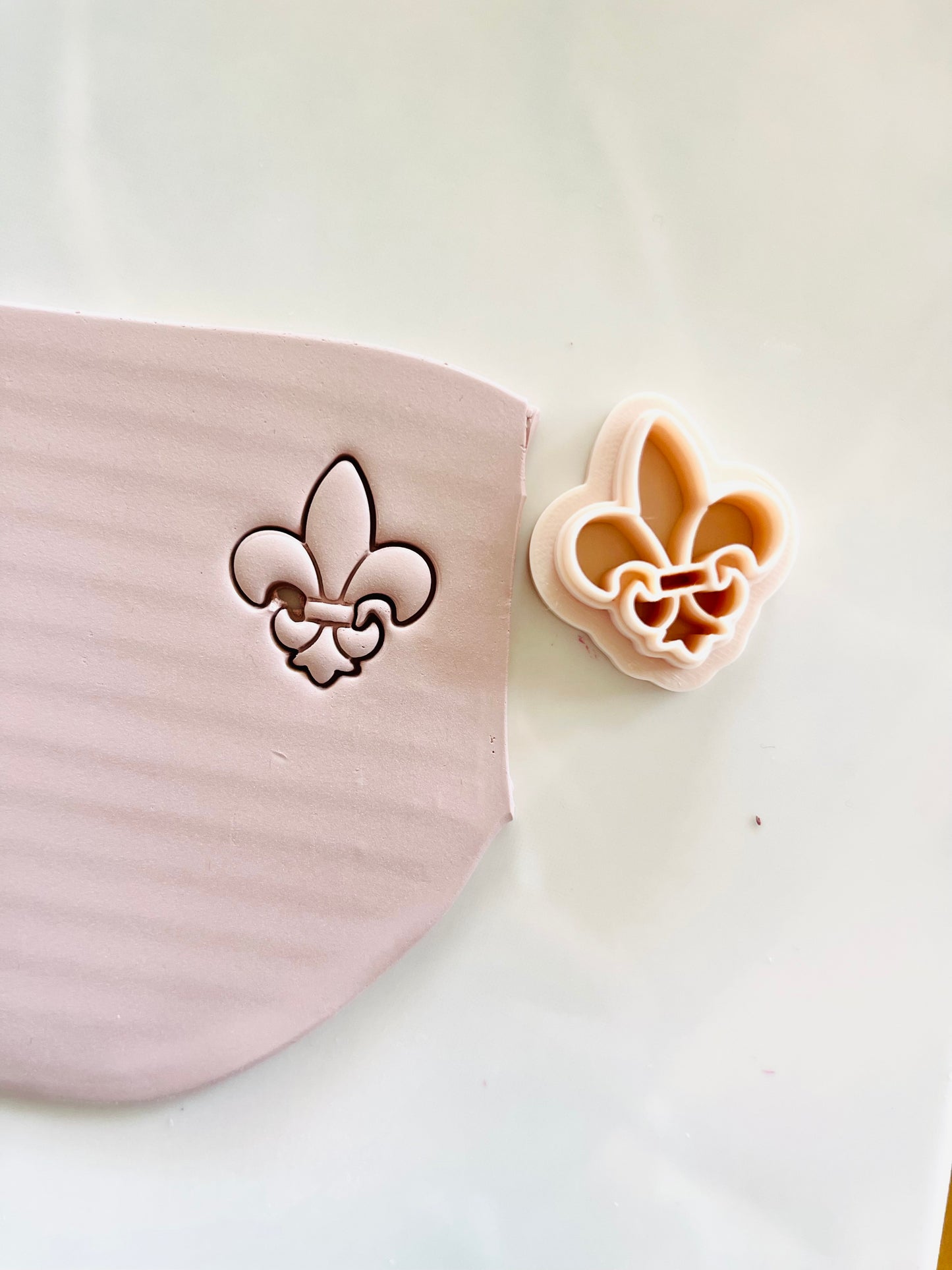 Art deco cutter FLEUR DE LIS