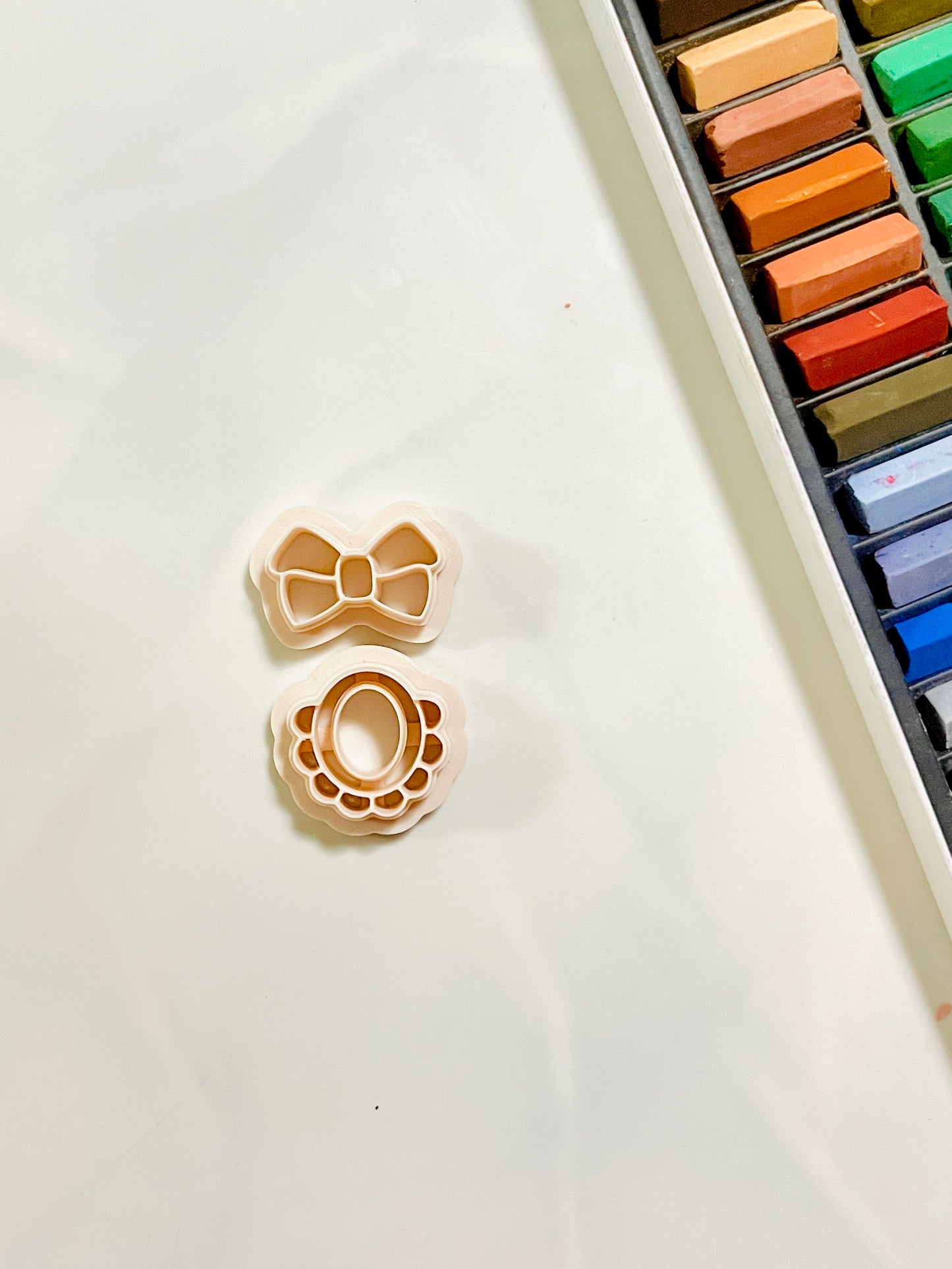 Daisy inspired dangle bow cutter set