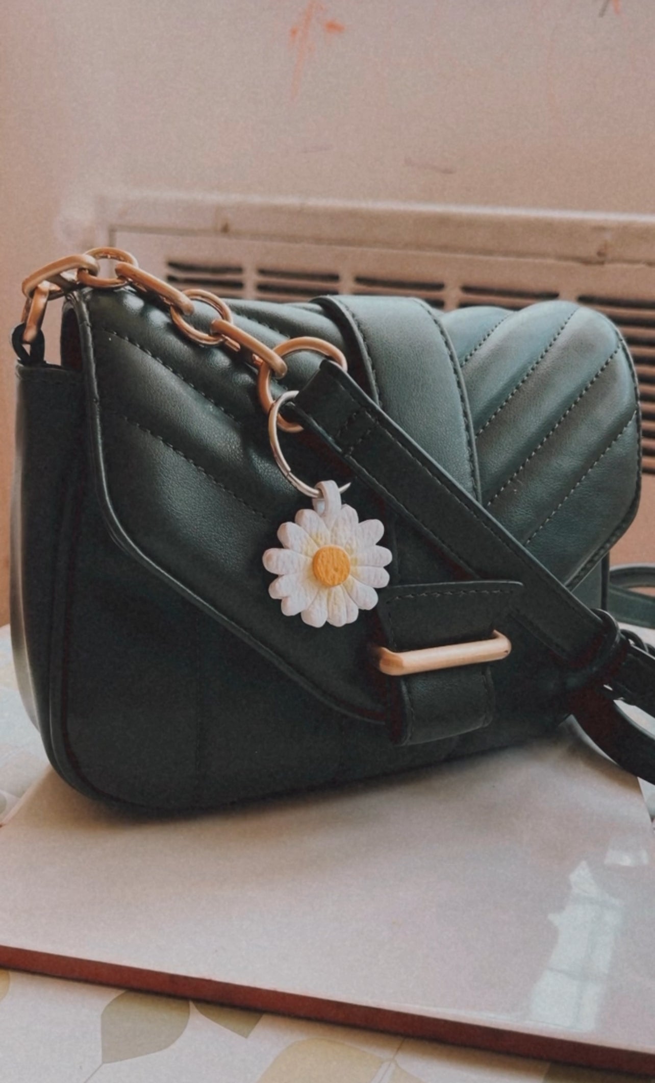 Daisy leather keychain cutter