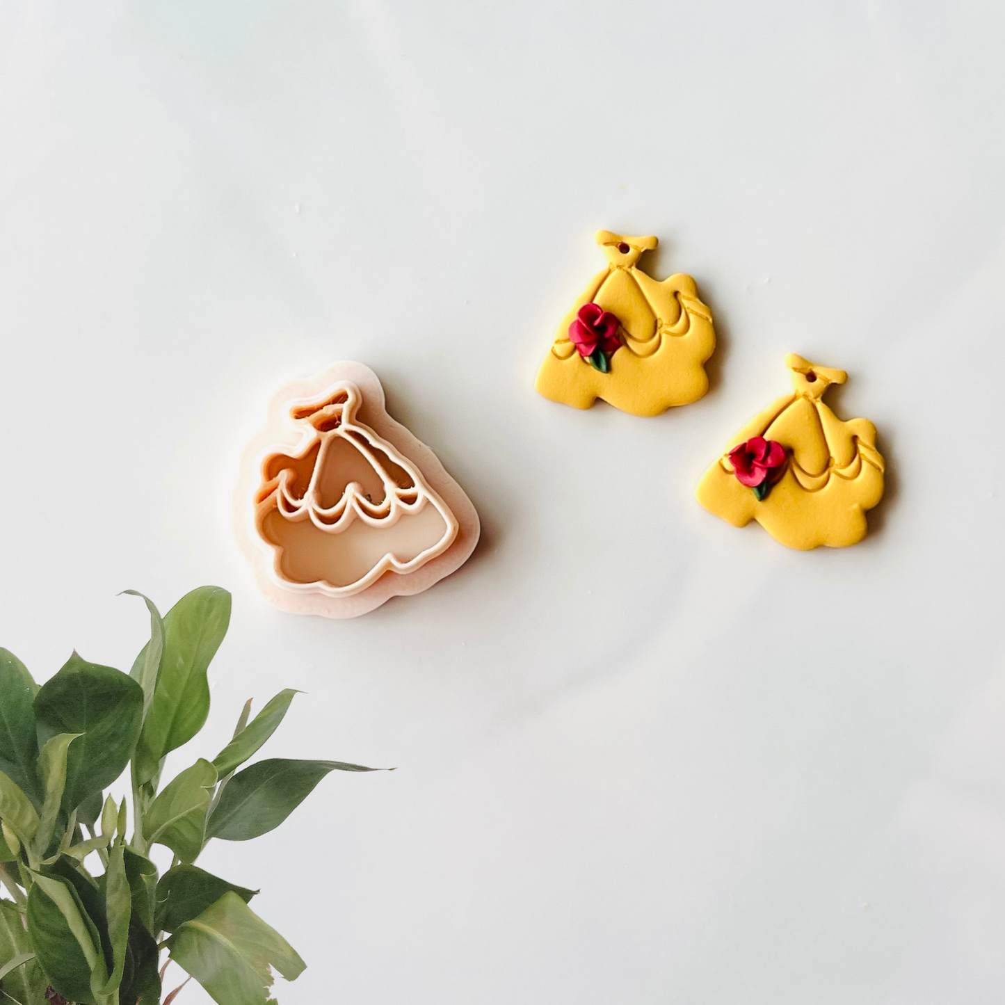 Yellow princess dress cutter