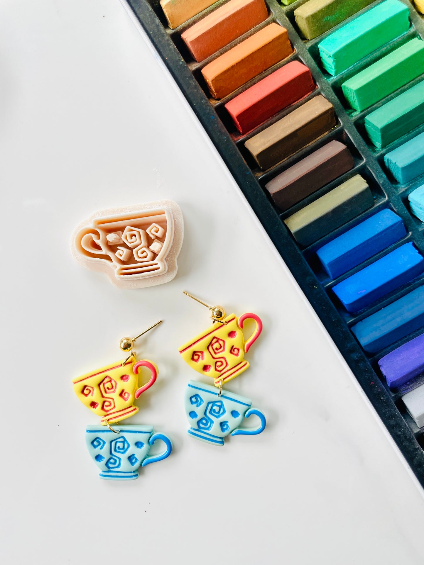 Tea party cup cutter