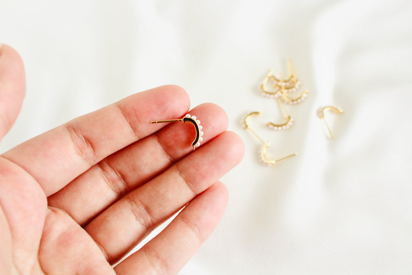 Pearl hoop post 18k ( 2pcs )