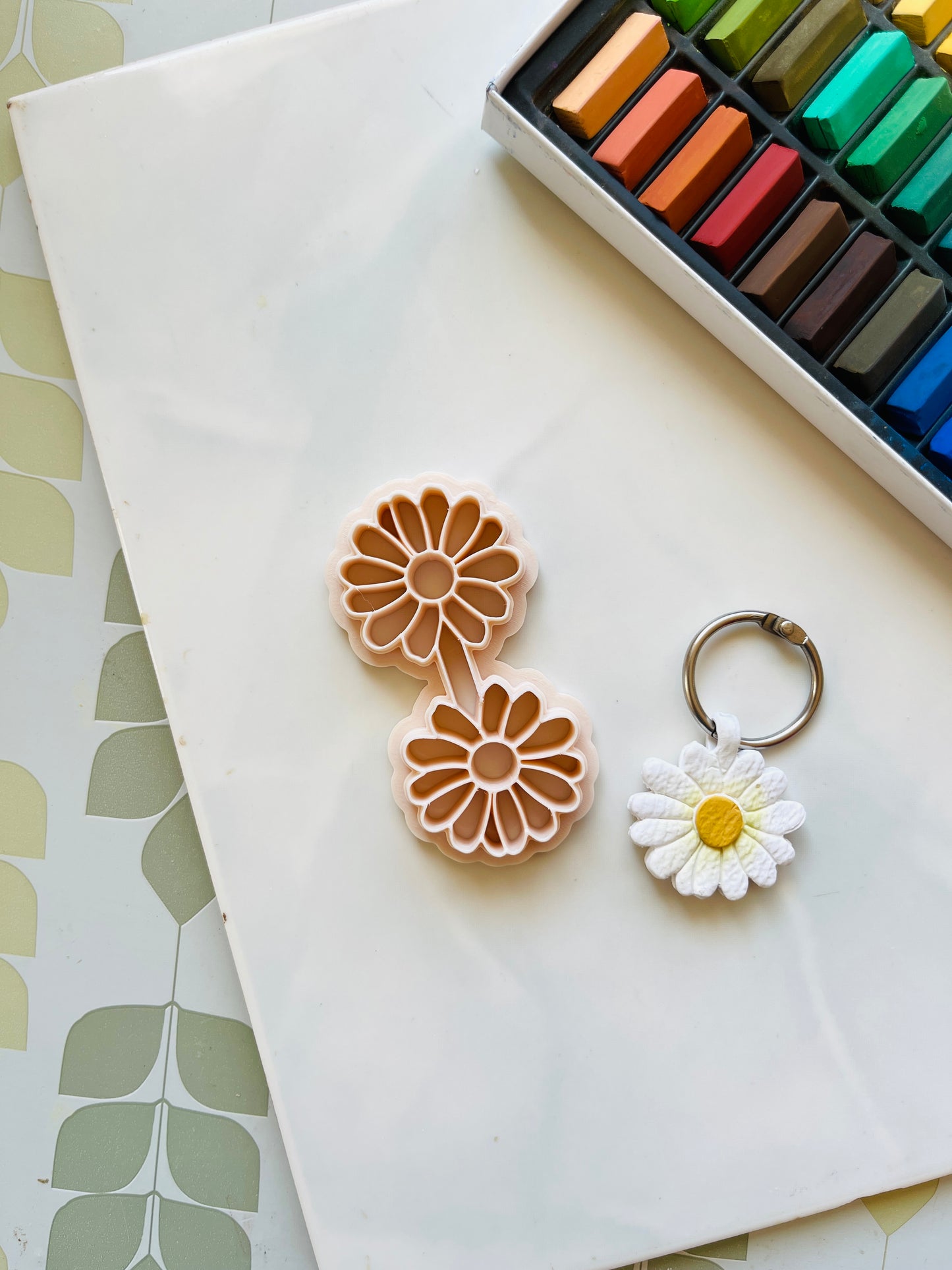 Daisy leather keychain cutter