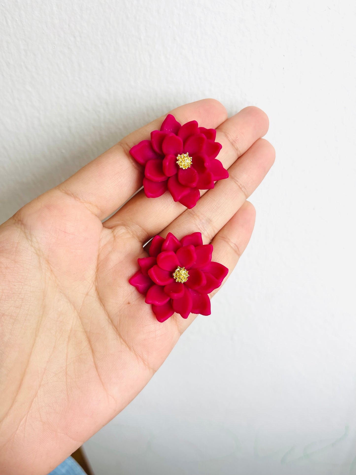 Daisy magenta flower