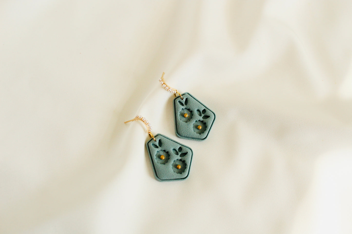Daisy dangle