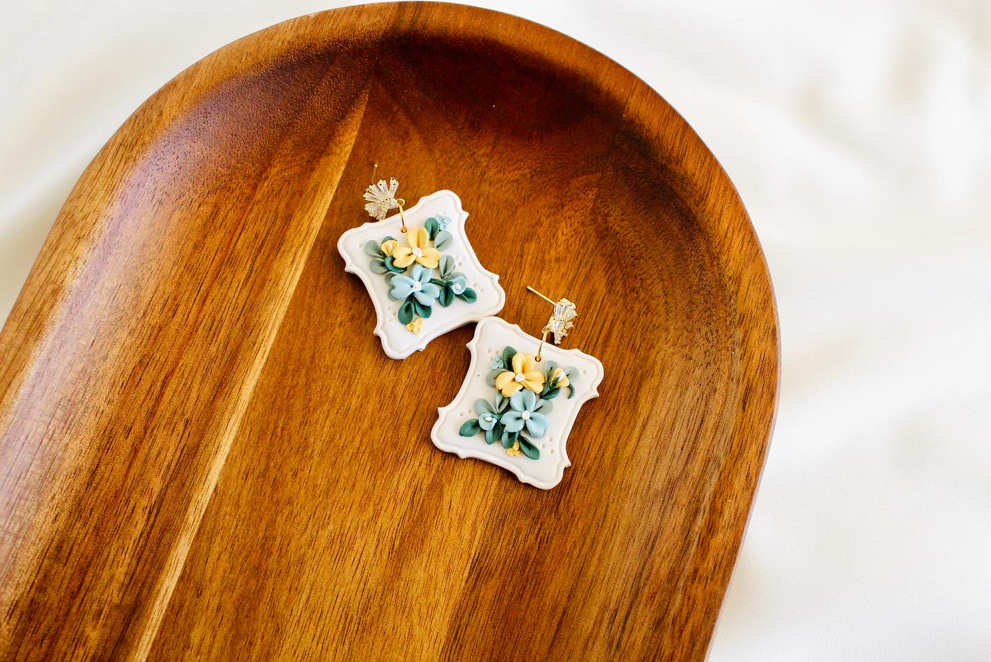 Alice floral garden earrings