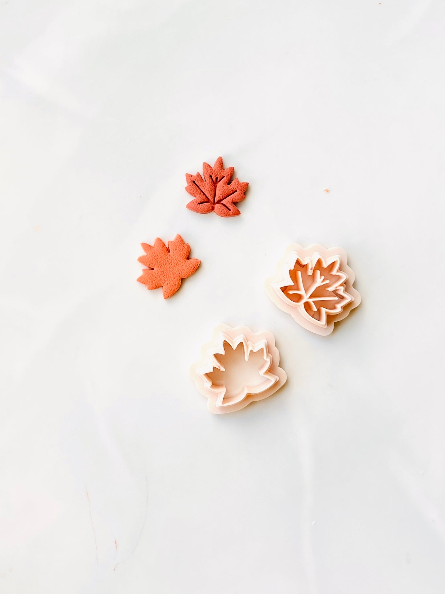 Maple leaves cutter