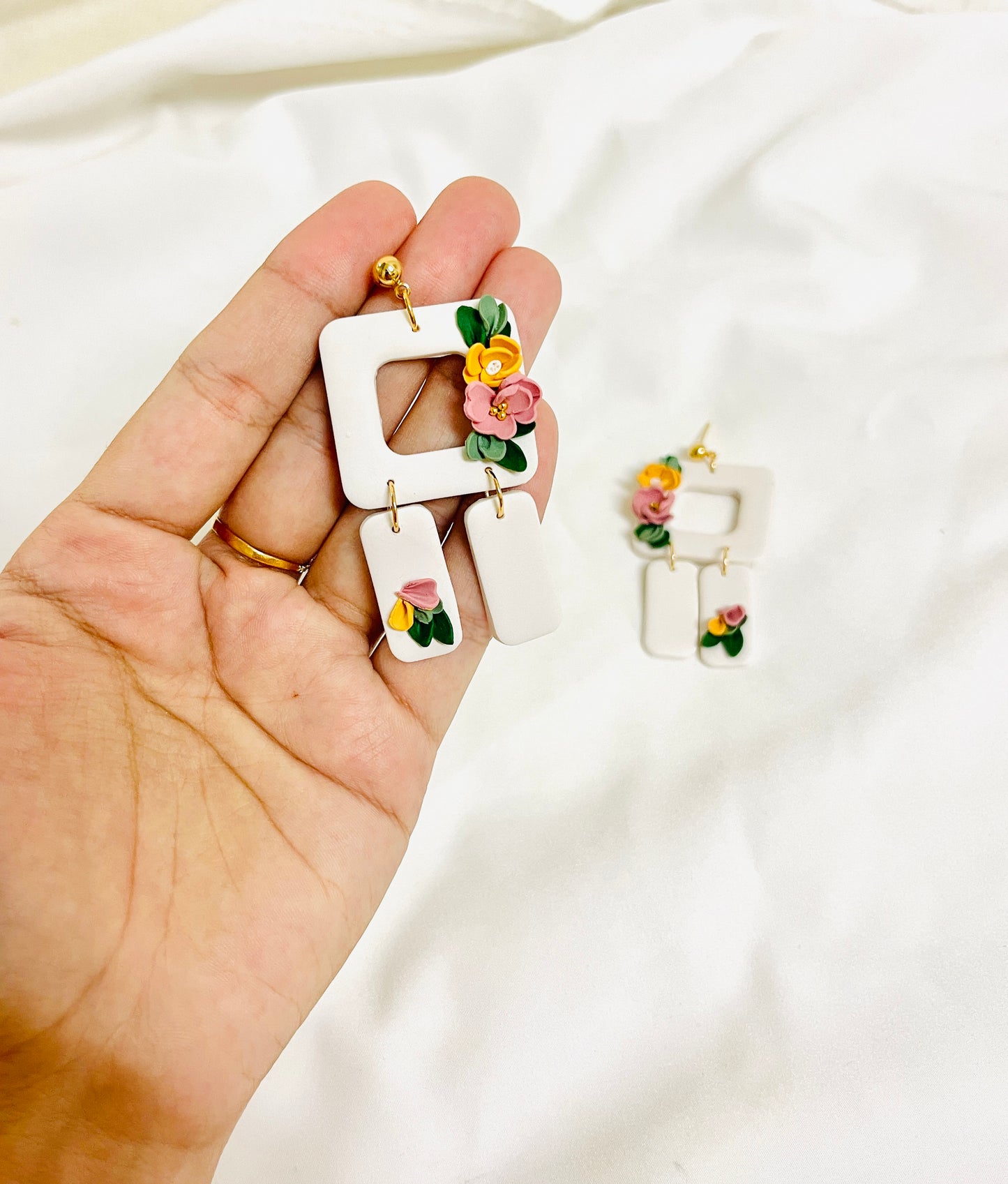 Sila floral dangle earrings