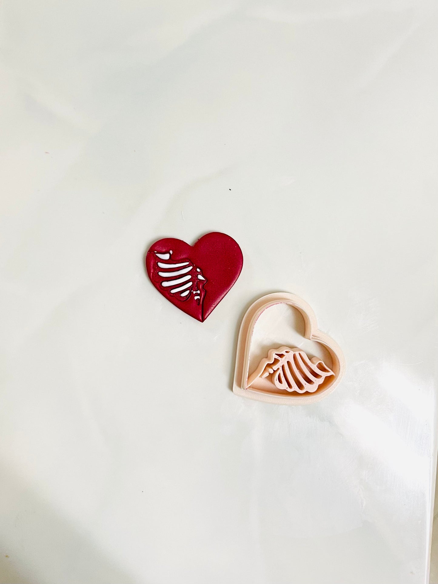 Anti valentines heart skeleton cutter