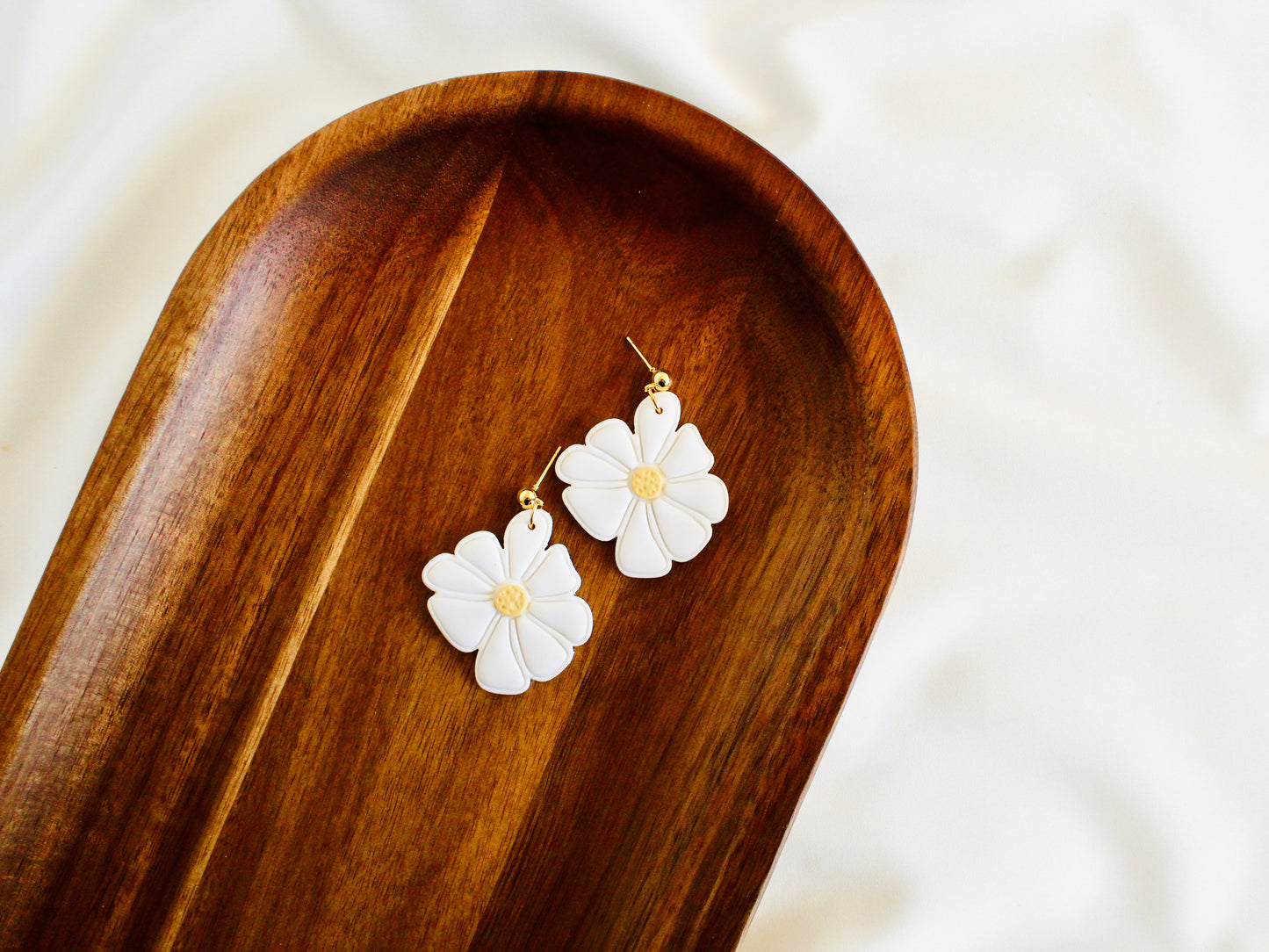 wild daisy flower earrings